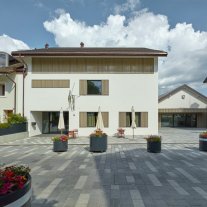 Auberge communale et place du Motty